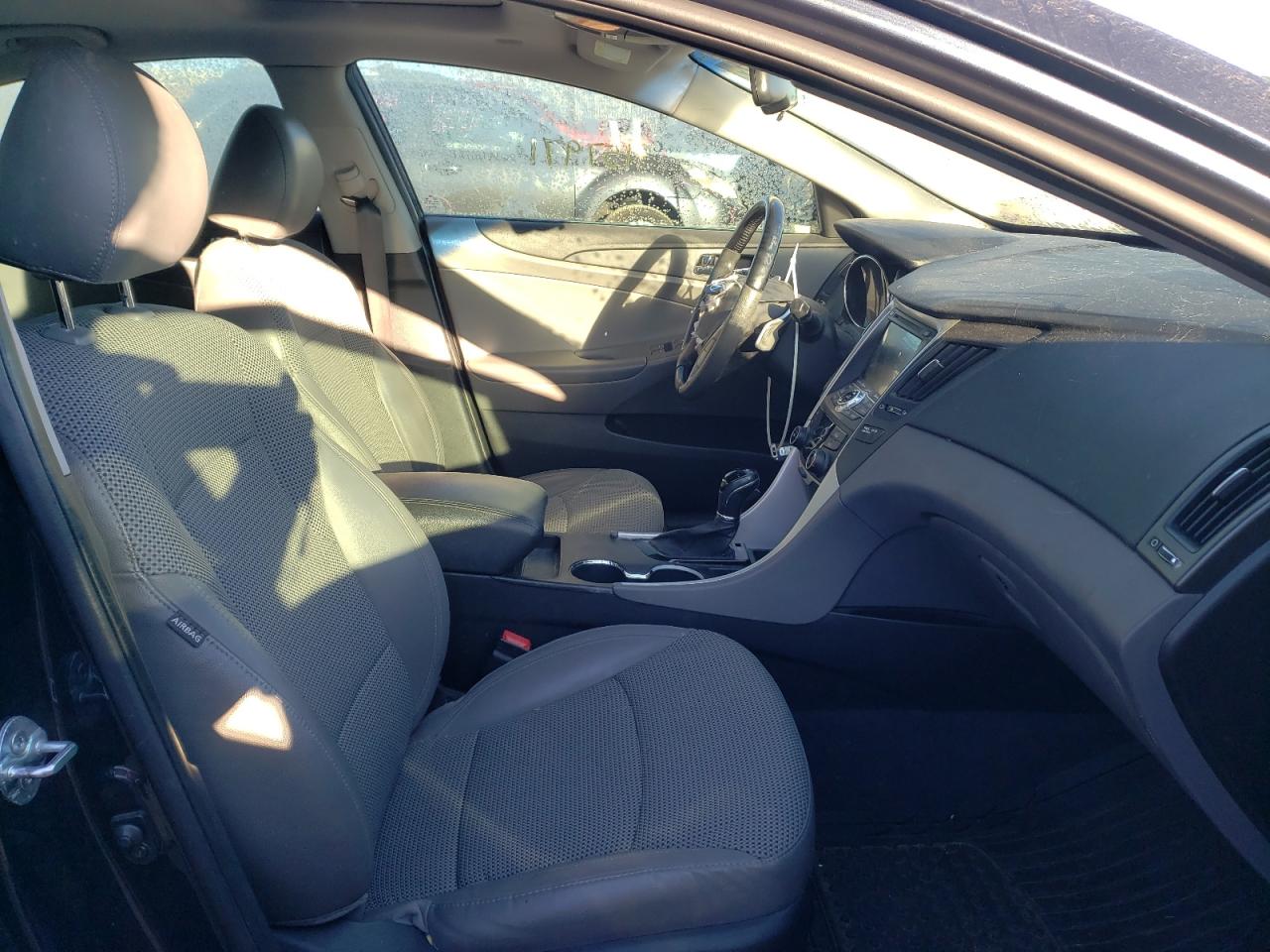Photo 5 from auction – 2012 HYUNDAI SONATA SE with VIN 5NPEC4AC4CH366273