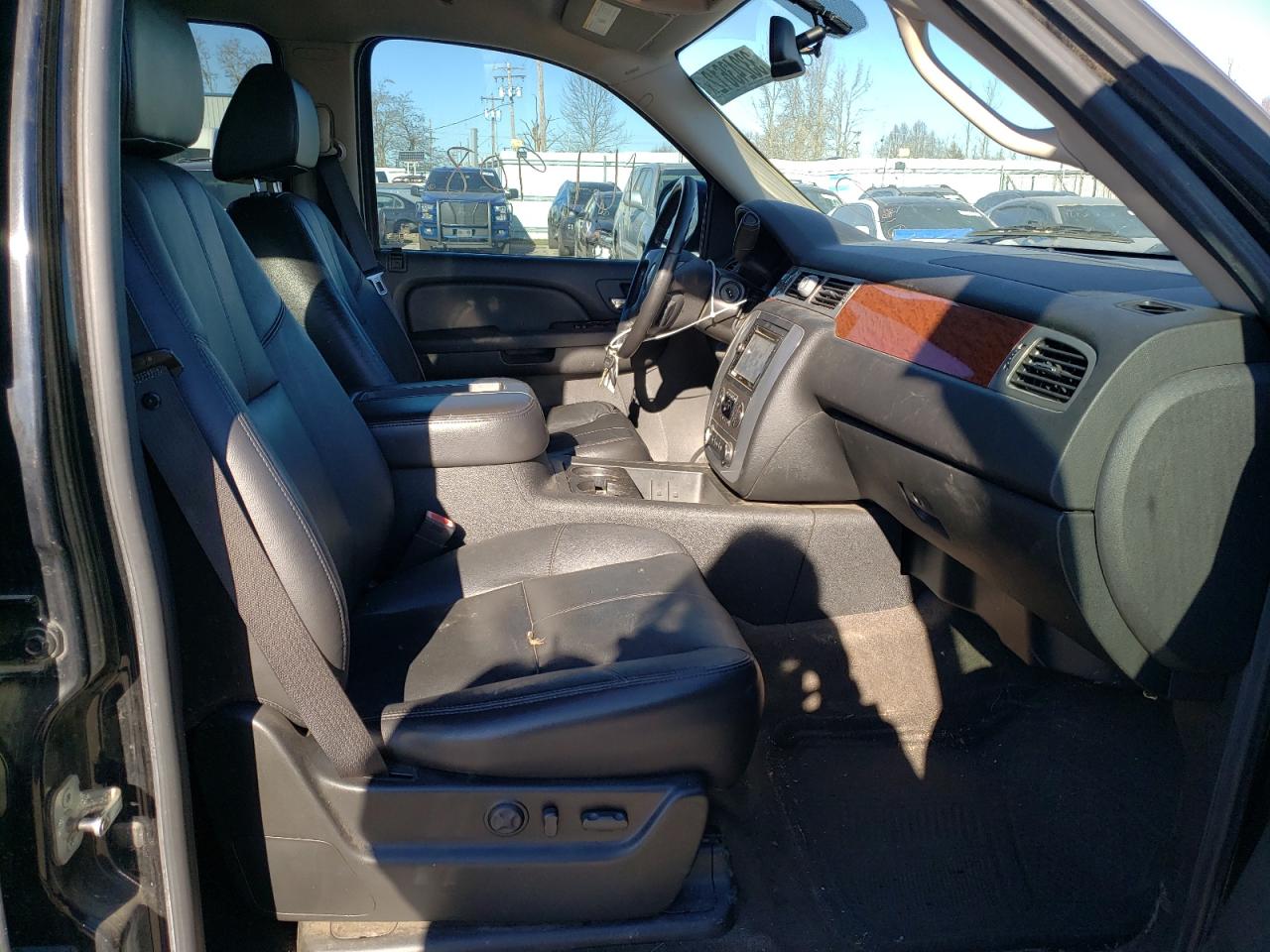 Photo 5 from auction – 2008 GMC YUKON with VIN 1GKFK13038R259244