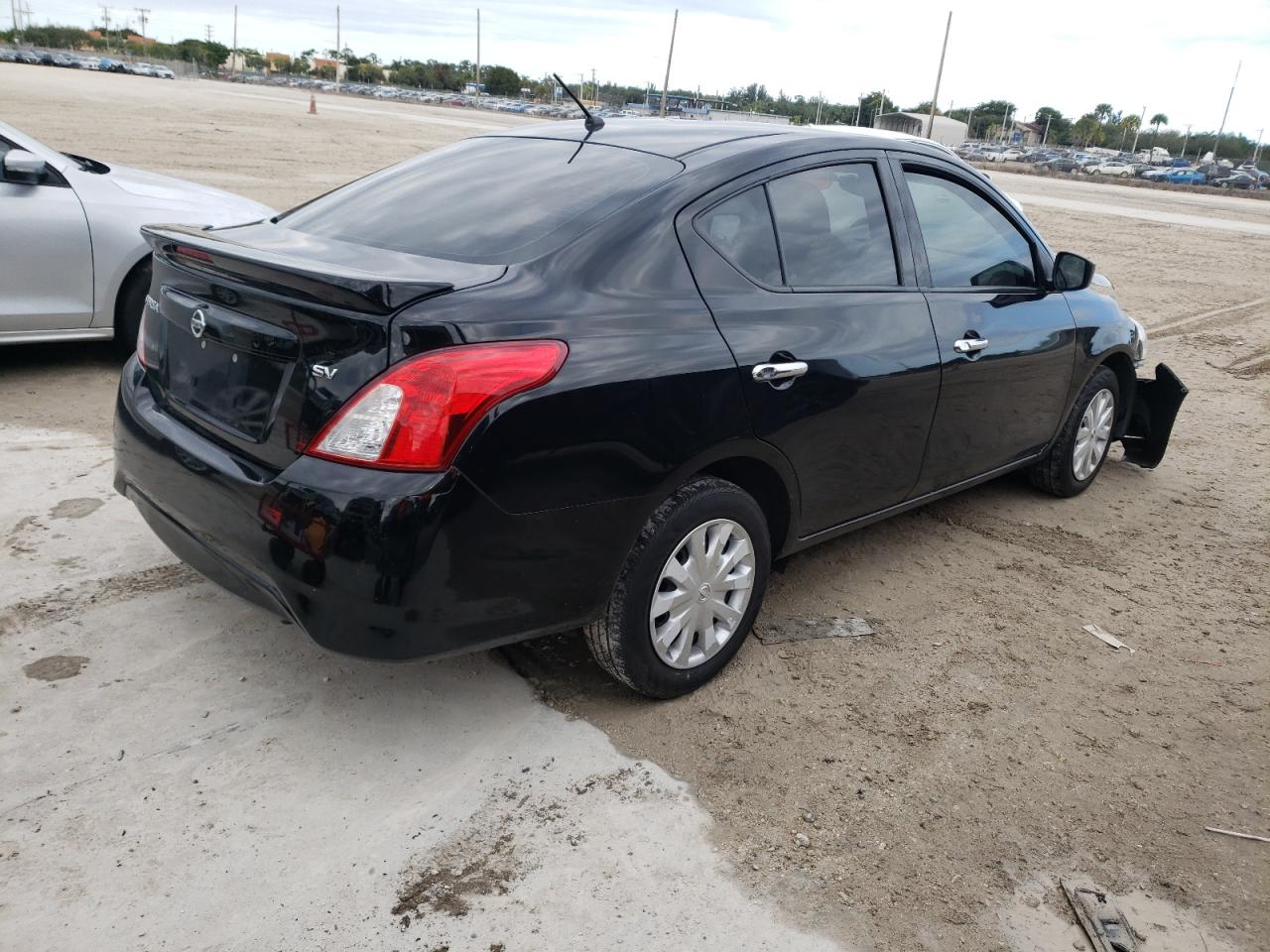 Photo 4 from auction – 2019 NISSAN VERSA S with VIN 3N1CN7AP7KL842166