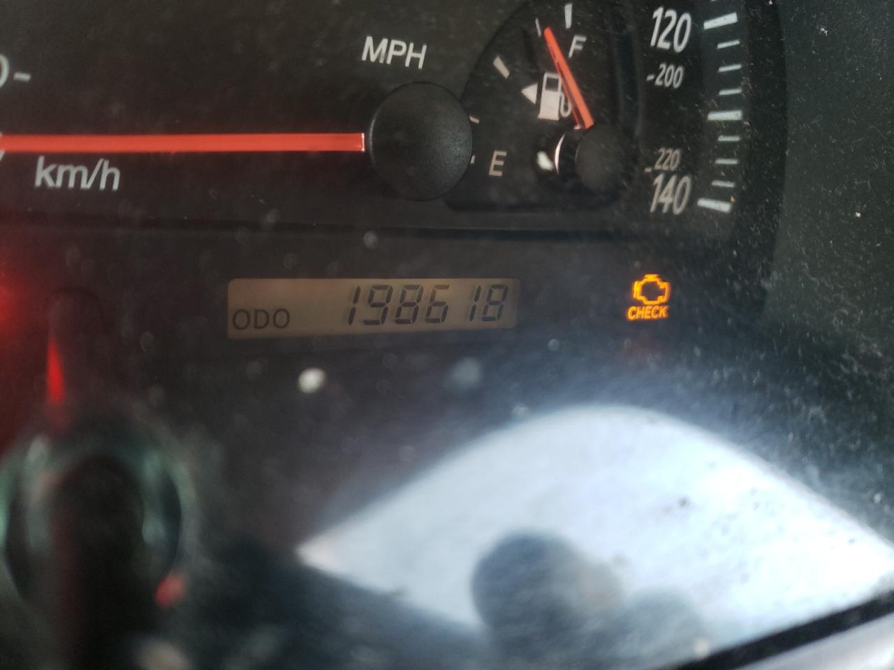 Photo 8 from auction – 2003 TOYOTA CAMRY LE with VIN 4T1BE30K83U142845