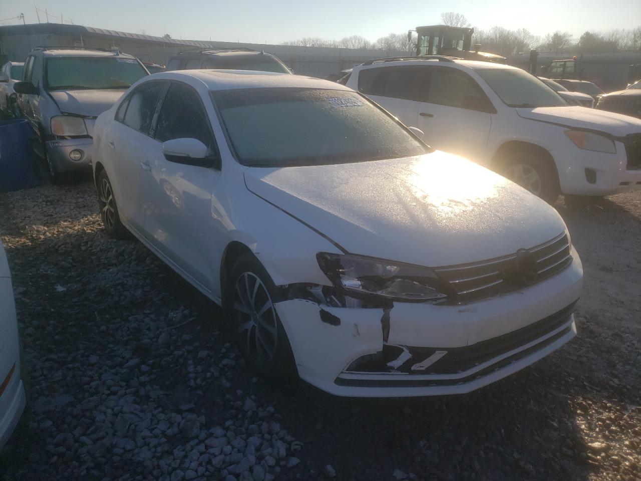 VOLKSWAGEN JETTA SE 2017 with VIN 3VWDB7AJ0HM359379 - Photo from auction