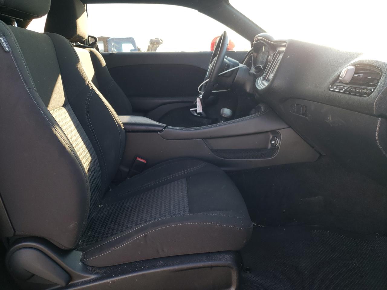 Photo 5 from auction – 2017 DODGE CHALLENGER with VIN 2C3CDZAG6HH610868
