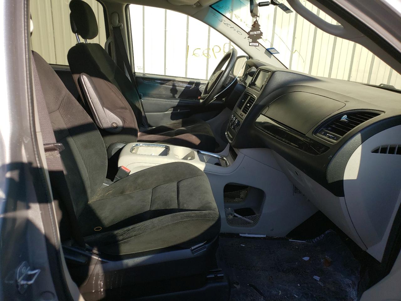 Photo 5 from auction – 2016 DODGE GRAND CARA with VIN 2C4RDGCG1GR257231