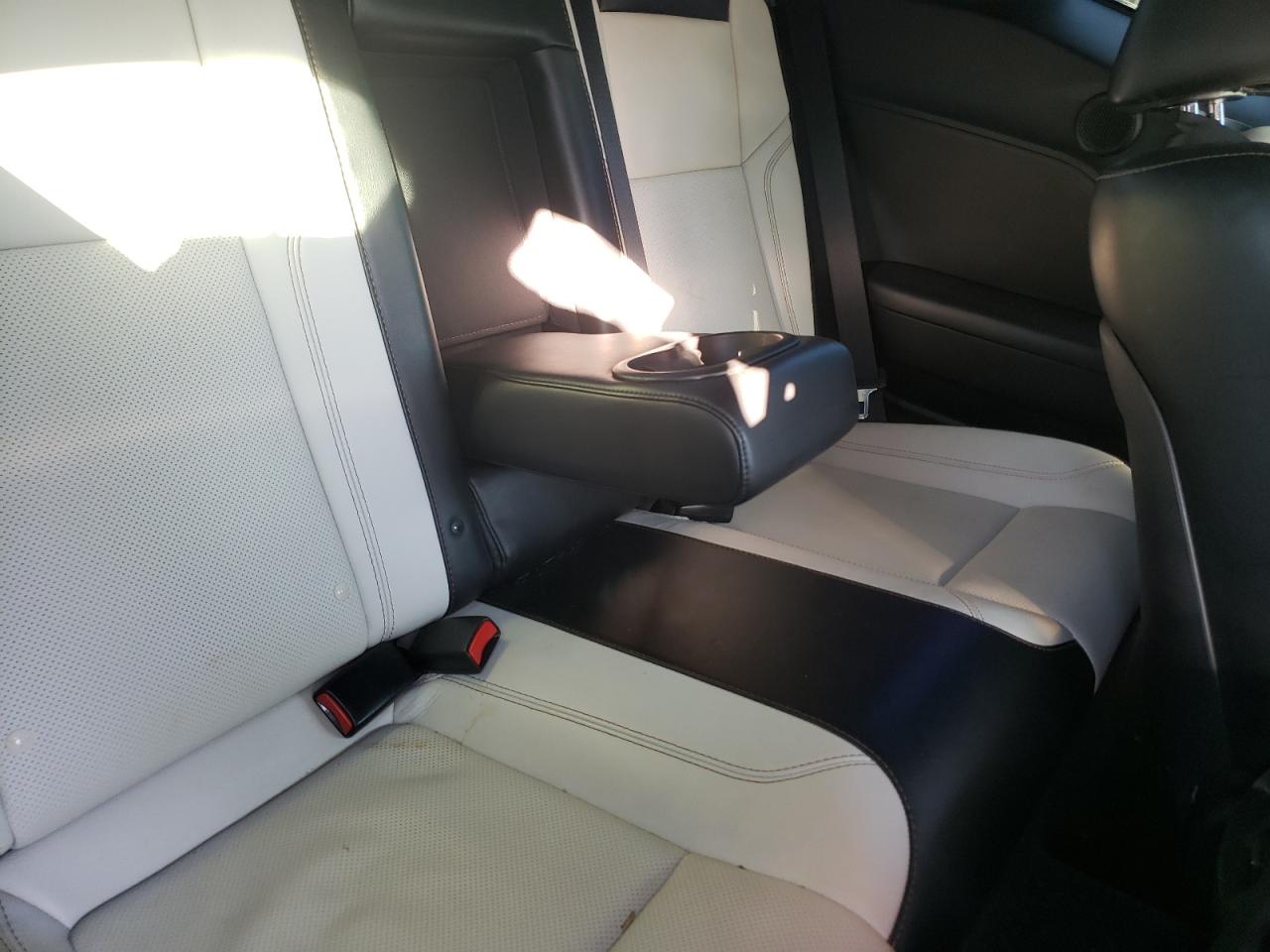 Photo 6 from auction – 2016 DODGE CHALLENGER with VIN 2C3CDZAG4GH148230