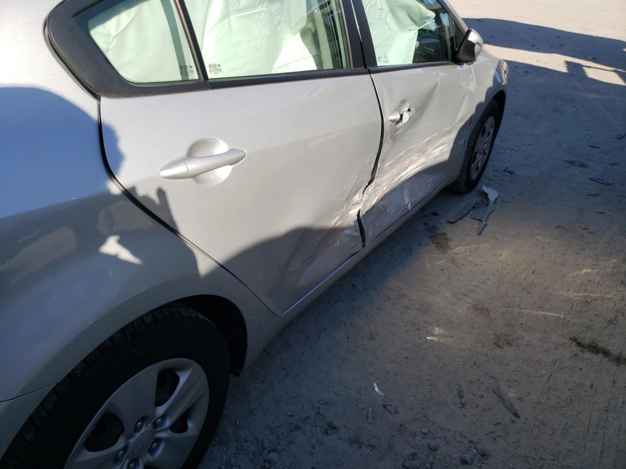Photo 9 from auction – 2017 KIA FORTE LX with VIN 3KPFK4A71HE030229
