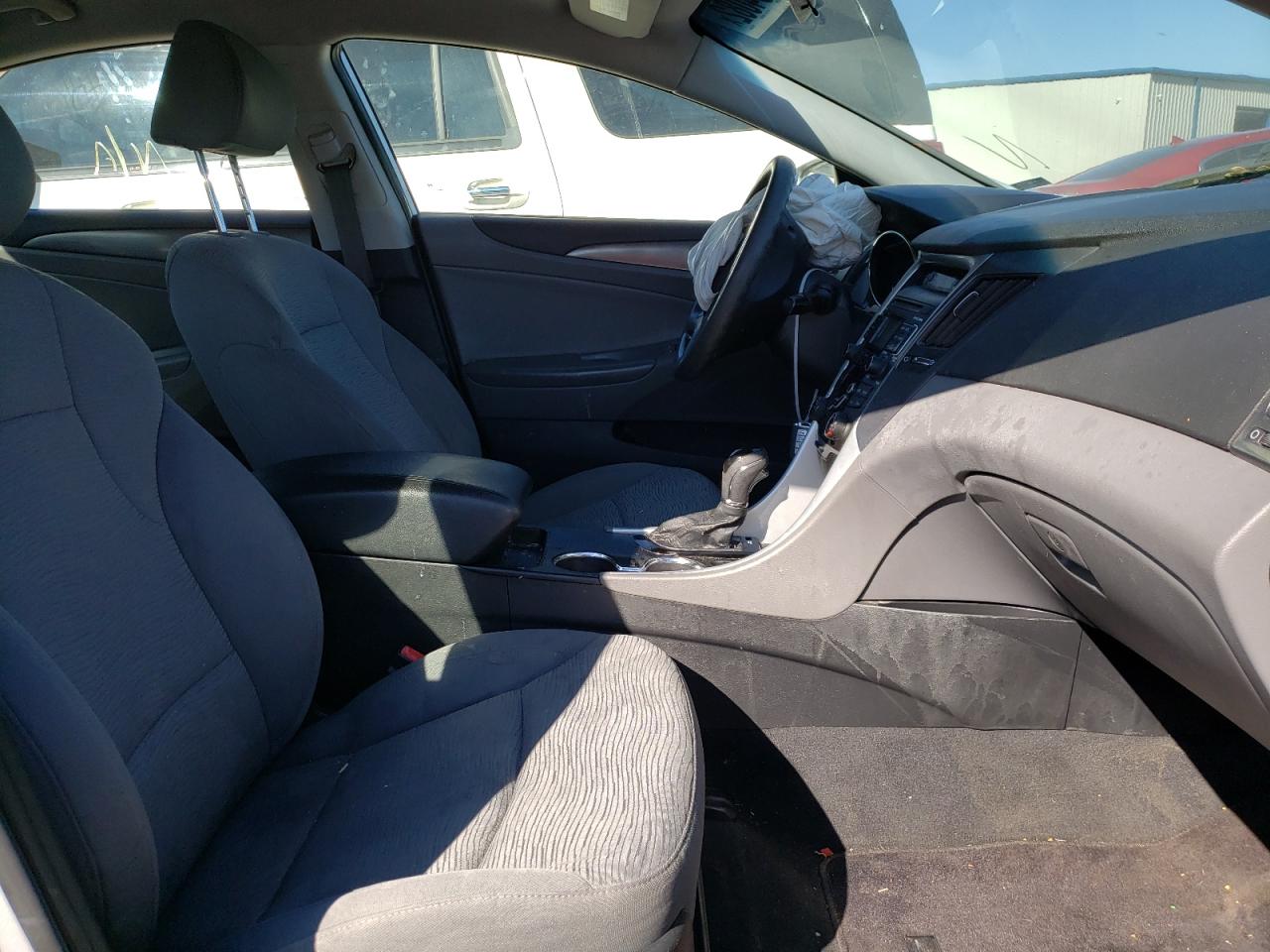 Photo 5 from auction – 2011 HYUNDAI SONATA HYB with VIN KMHEC4A48BA002464