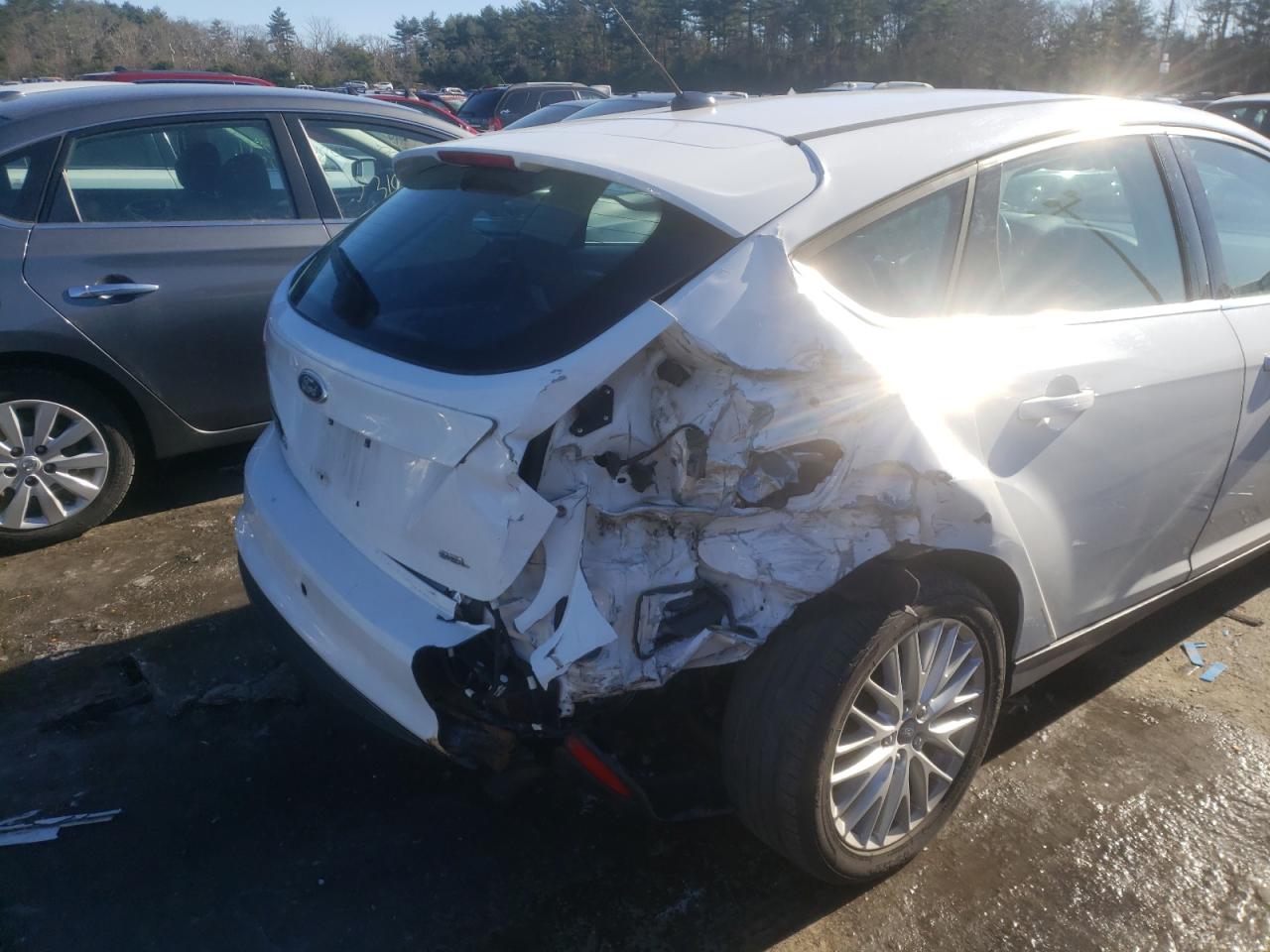 Photo 9 from auction – 2012 FORD FOCUS SEL with VIN 1FAHP3M29CL120562