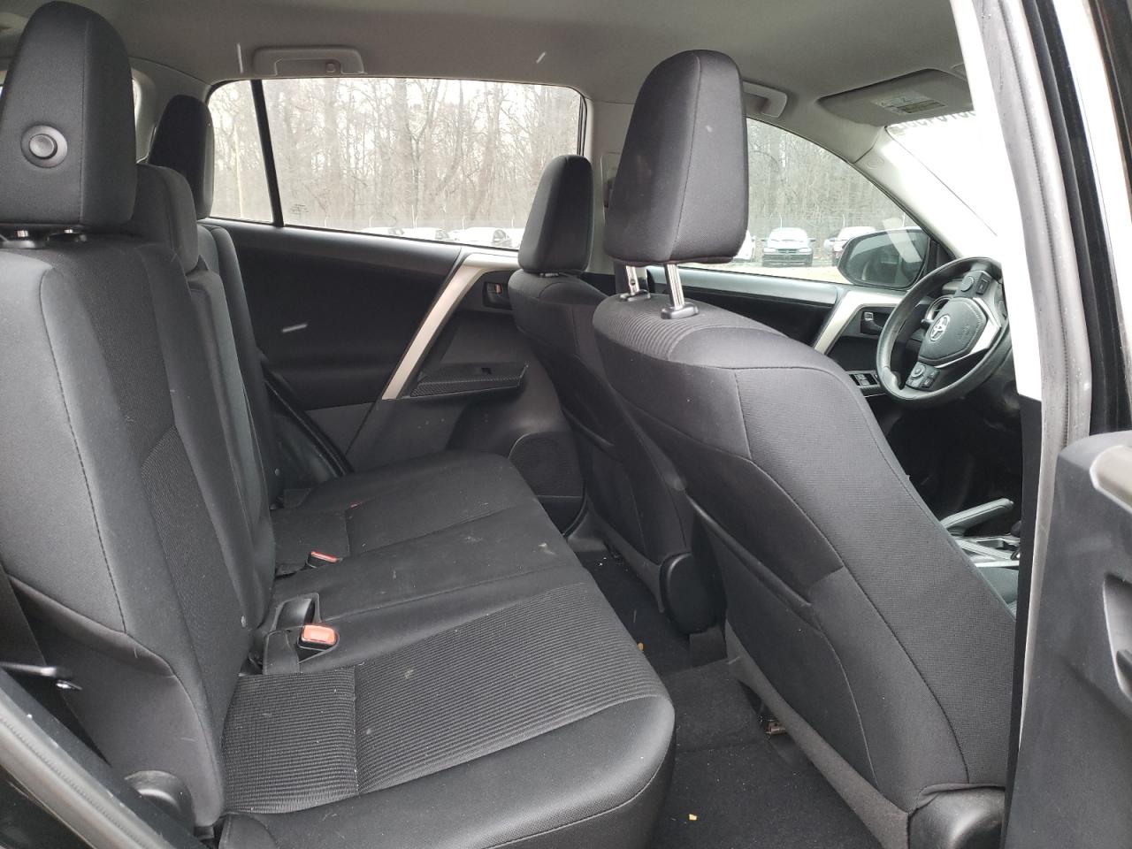 Photo 6 from auction – 2015 TOYOTA RAV4 LE with VIN 2T3BFREV8FW340744