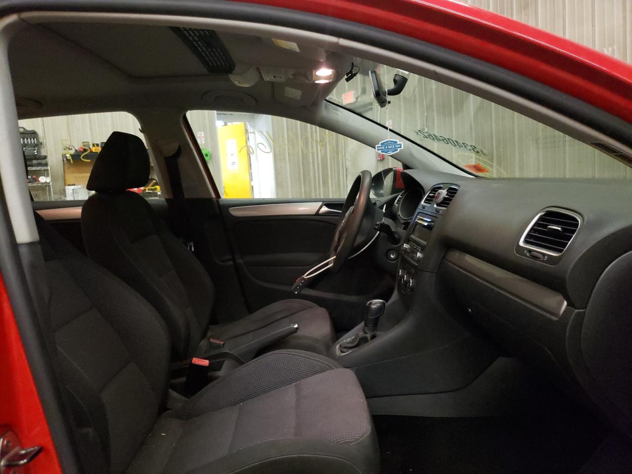 Photo 5 from auction – 2011 VOLKSWAGEN GOLF with VIN WVWDB7AJ5BW334262