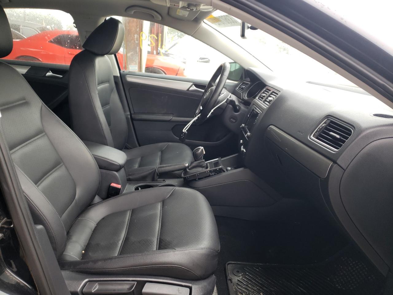 Photo 5 from auction – 2017 VOLKSWAGEN JETTA SE with VIN 3VWDB7AJ9HM229665