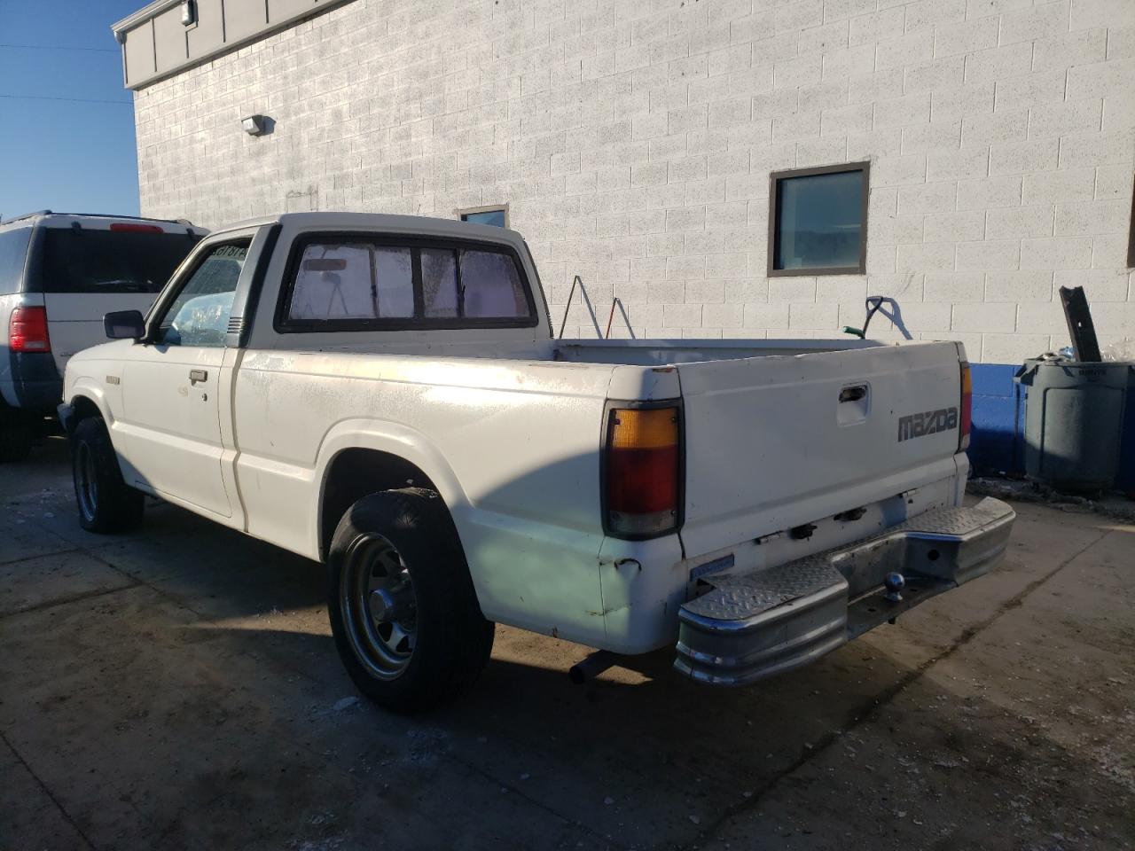Photo 3 from auction – 1986 MAZDA B2000 with VIN JM2UF1115G0592336