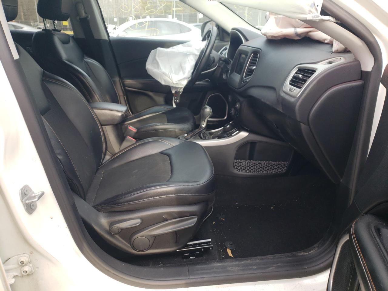 Photo 5 from auction – 2017 JEEP COMPASS LA with VIN 3C4NJDBB6HT636204