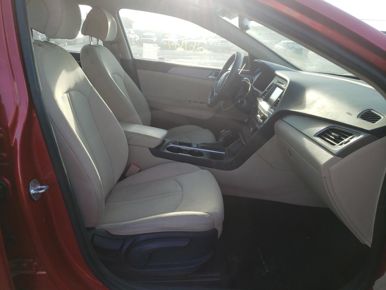 Photo 5 from auction – 2017 HYUNDAI SONATA SE with VIN 5NPE24AF6HH452317