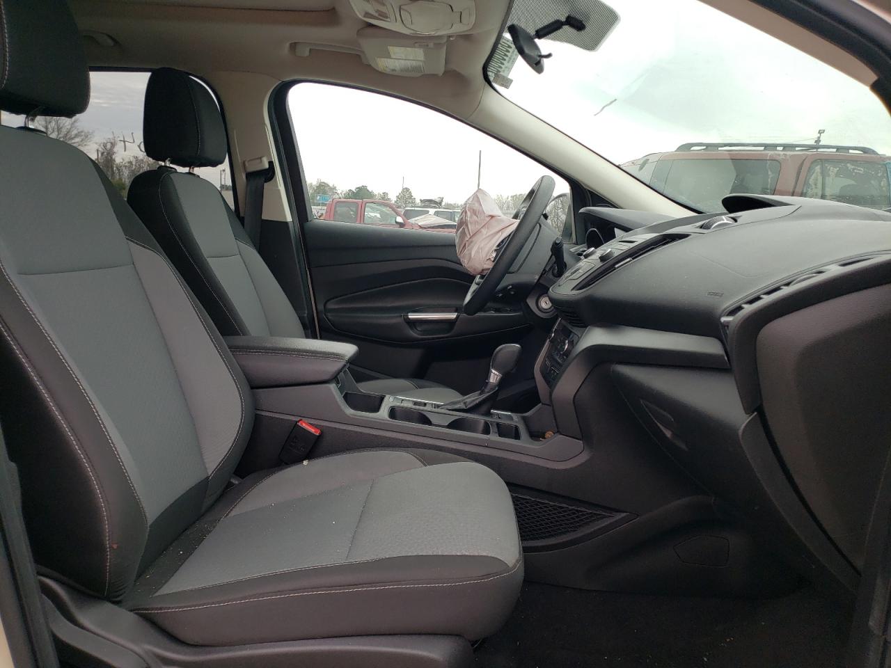 Photo 5 from auction – 2017 FORD ESCAPE SE with VIN 1FMCU9GD8HUE71019