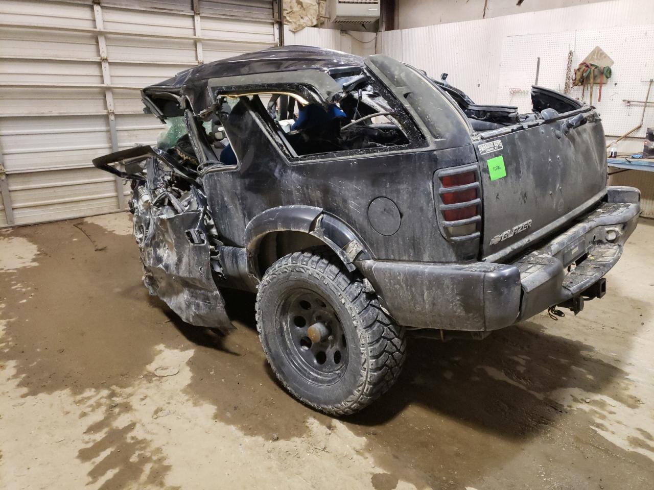 Photo 3 from auction – 2000 CHEVROLET BLAZER with VIN 1GNCT18W7YK186582