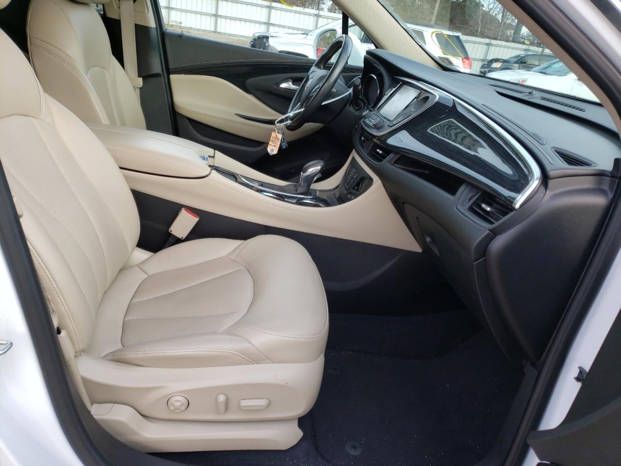 Photo 5 from auction – 2017 BUICK ENVISION E with VIN LRBFXDSA3HD042314