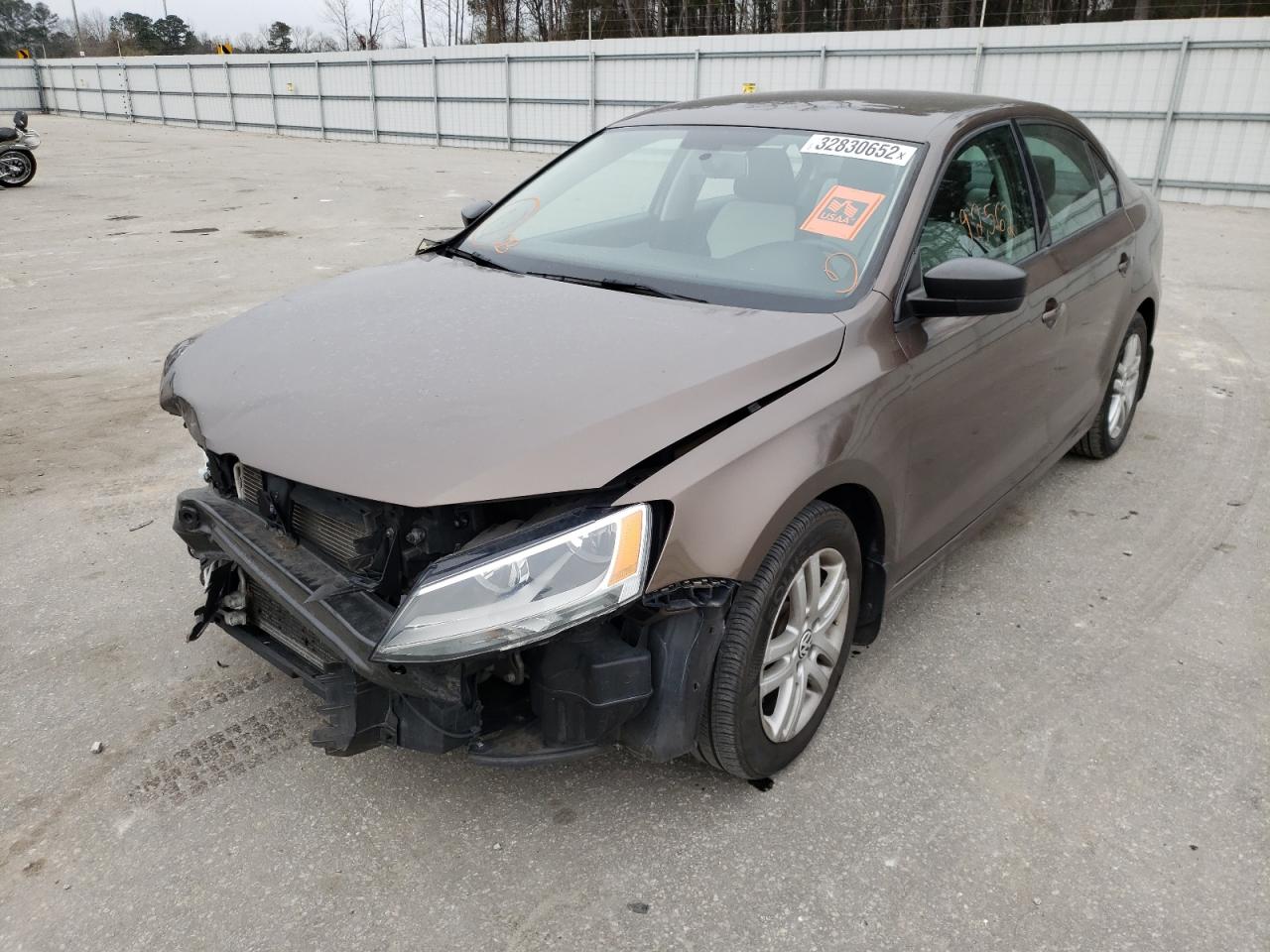 Photo 2 from auction – 2015 VOLKSWAGEN JETTA BASE with VIN 3VW2K7AJ6FM232169