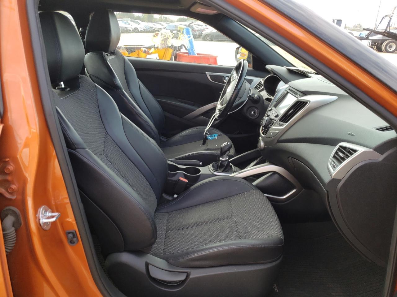 Photo 5 from auction – 2016 HYUNDAI VELOSTER with VIN KMHTC6ADXGU248490