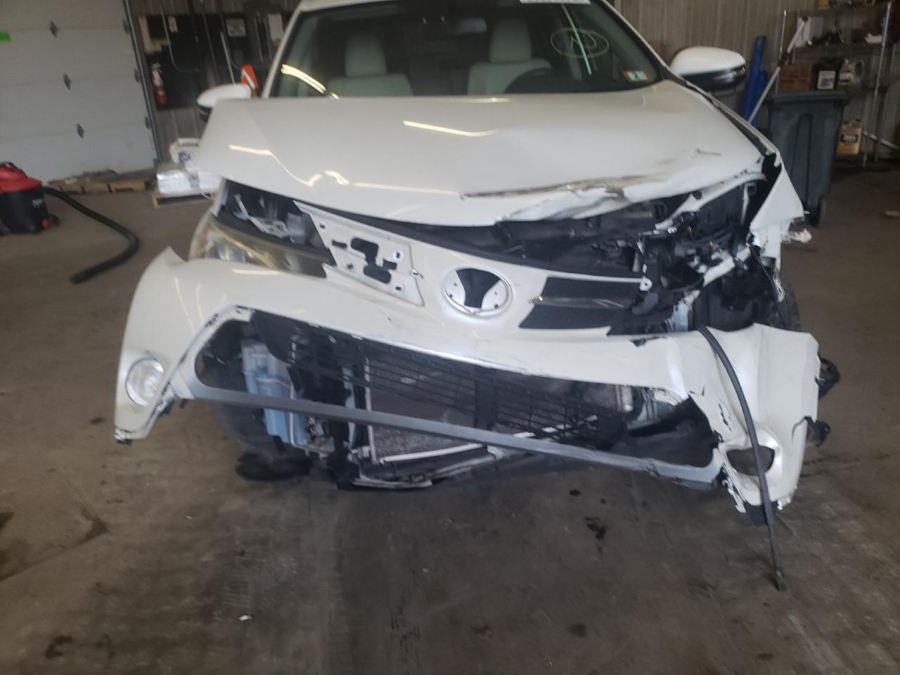 Photo 9 from auction – 2014 TOYOTA RAV4 LIMIT with VIN JTMDFREV1ED071393