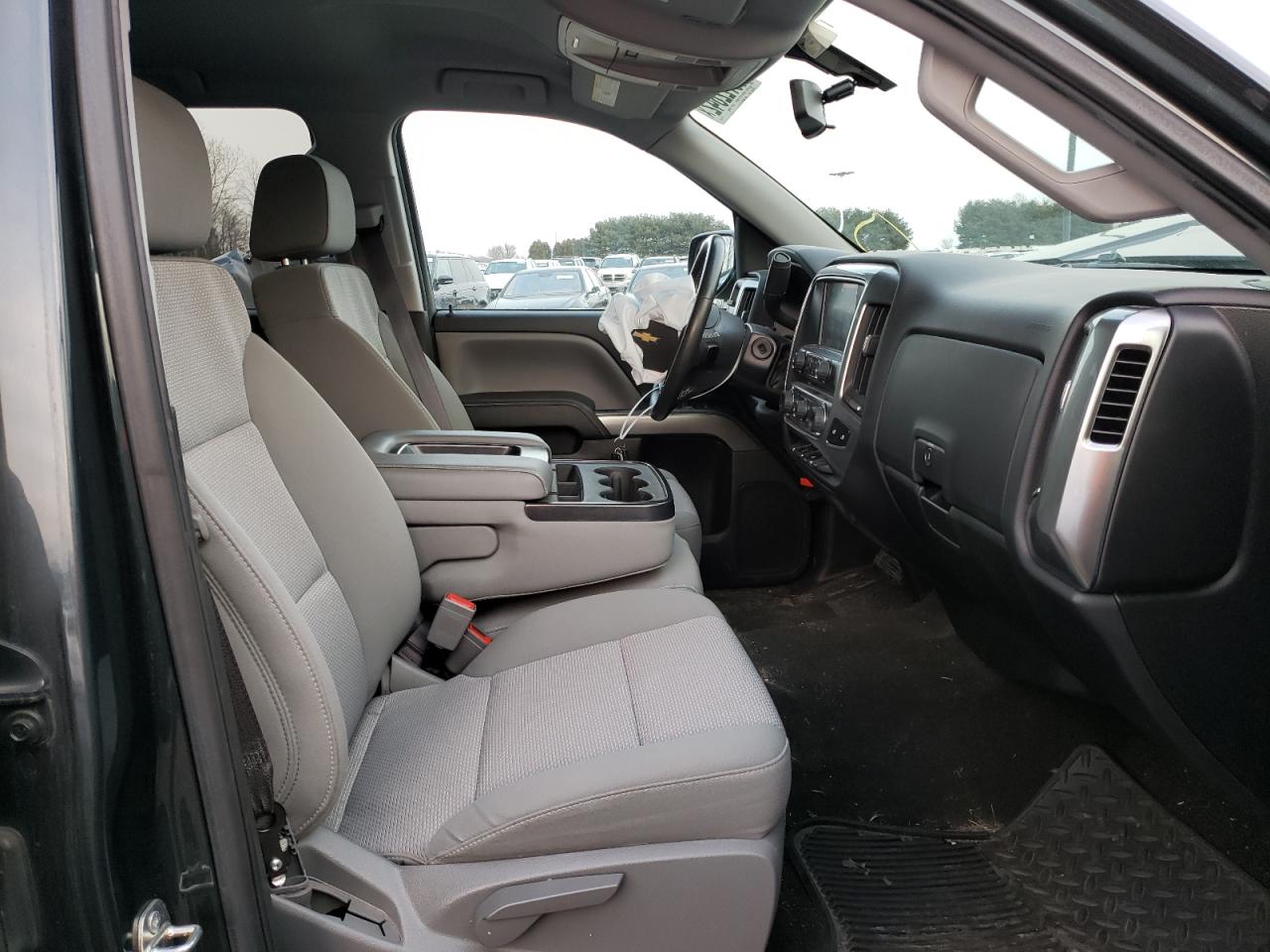Photo 5 from auction – 2017 CHEVROLET SILVERADO with VIN 3GCUKREC6HG272093