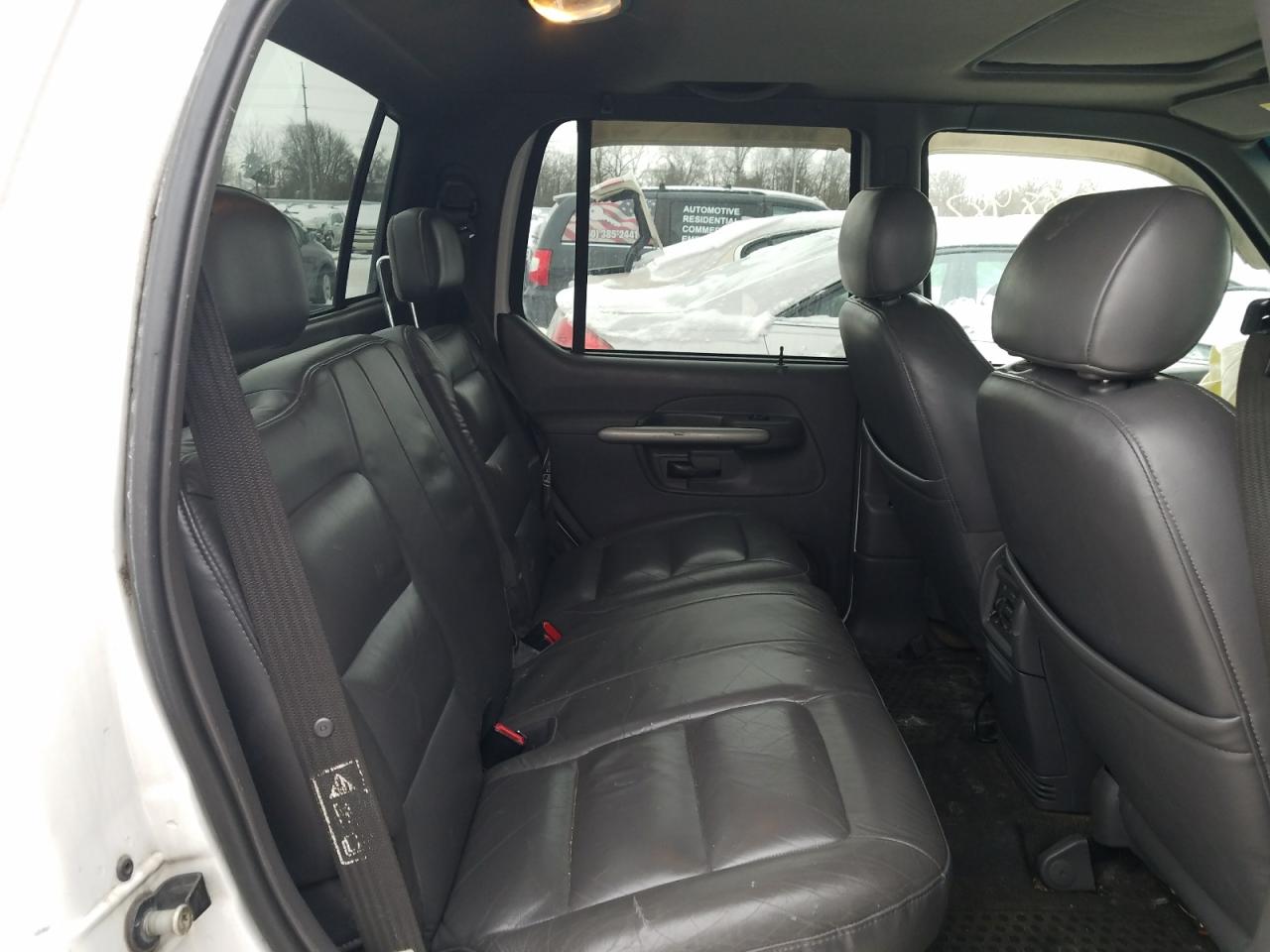 Photo 6 from auction – 2002 FORD EXPLORER S with VIN 1FMZU77E22UA99157