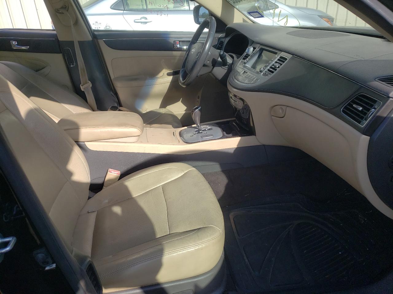 Photo 5 from auction – 2011 HYUNDAI GENESIS 3. with VIN KMHGC4DE0BU143248