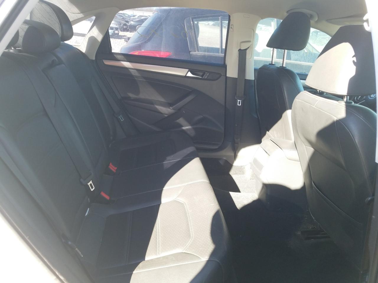 Photo 6 from auction – 2014 VOLKSWAGEN PASSAT S with VIN 1VWAT7A34EC055020