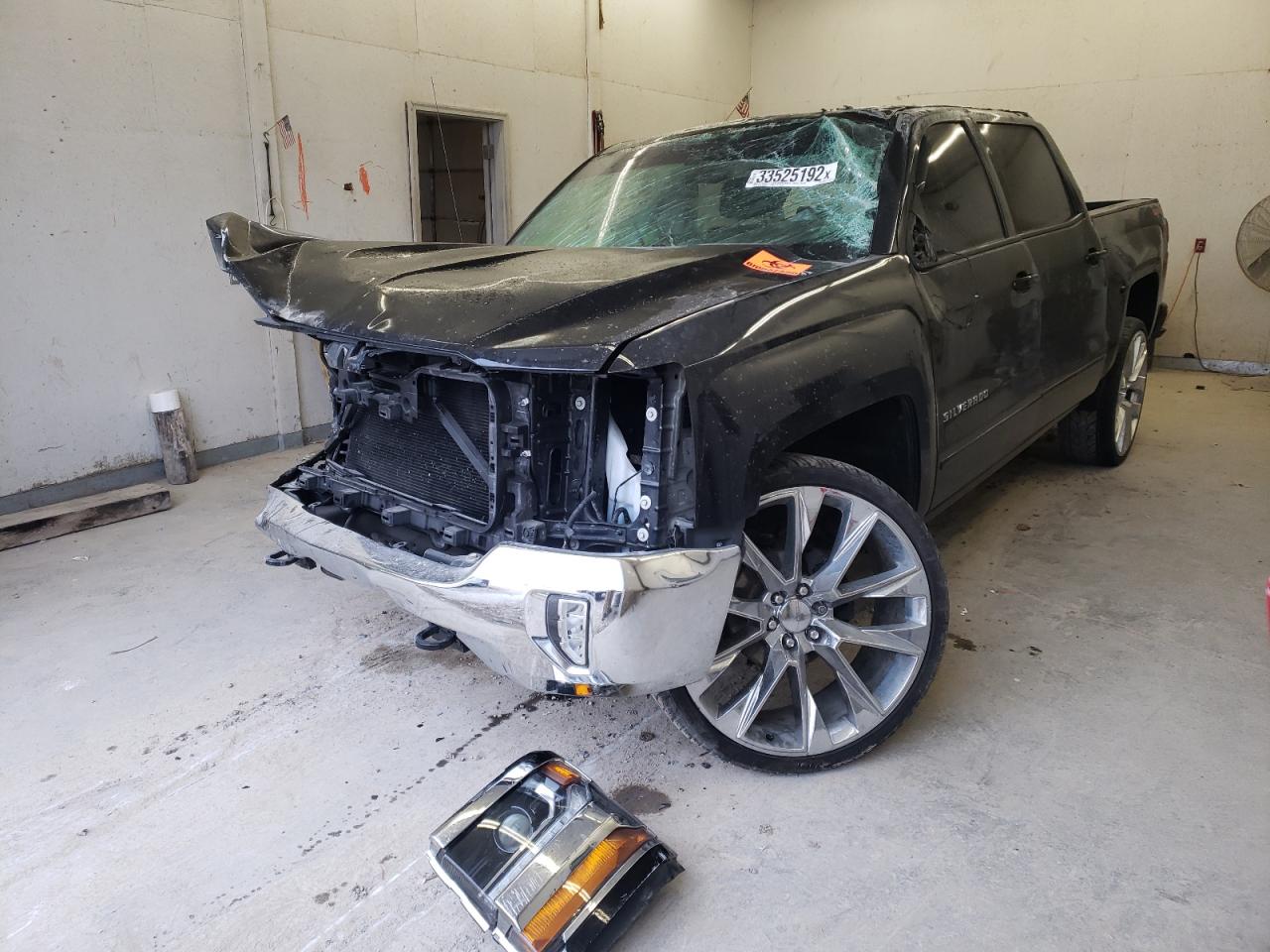 Photo 2 from auction – 2016 CHEVROLET SILVERADO with VIN 3GCUKREC7GG336365
