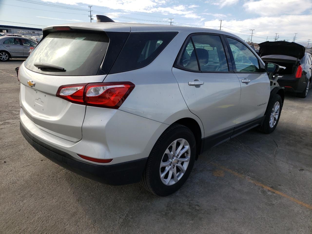 Photo 4 from auction – 2019 CHEVROLET EQUINOX LS with VIN 3GNAXHEV8KL188752