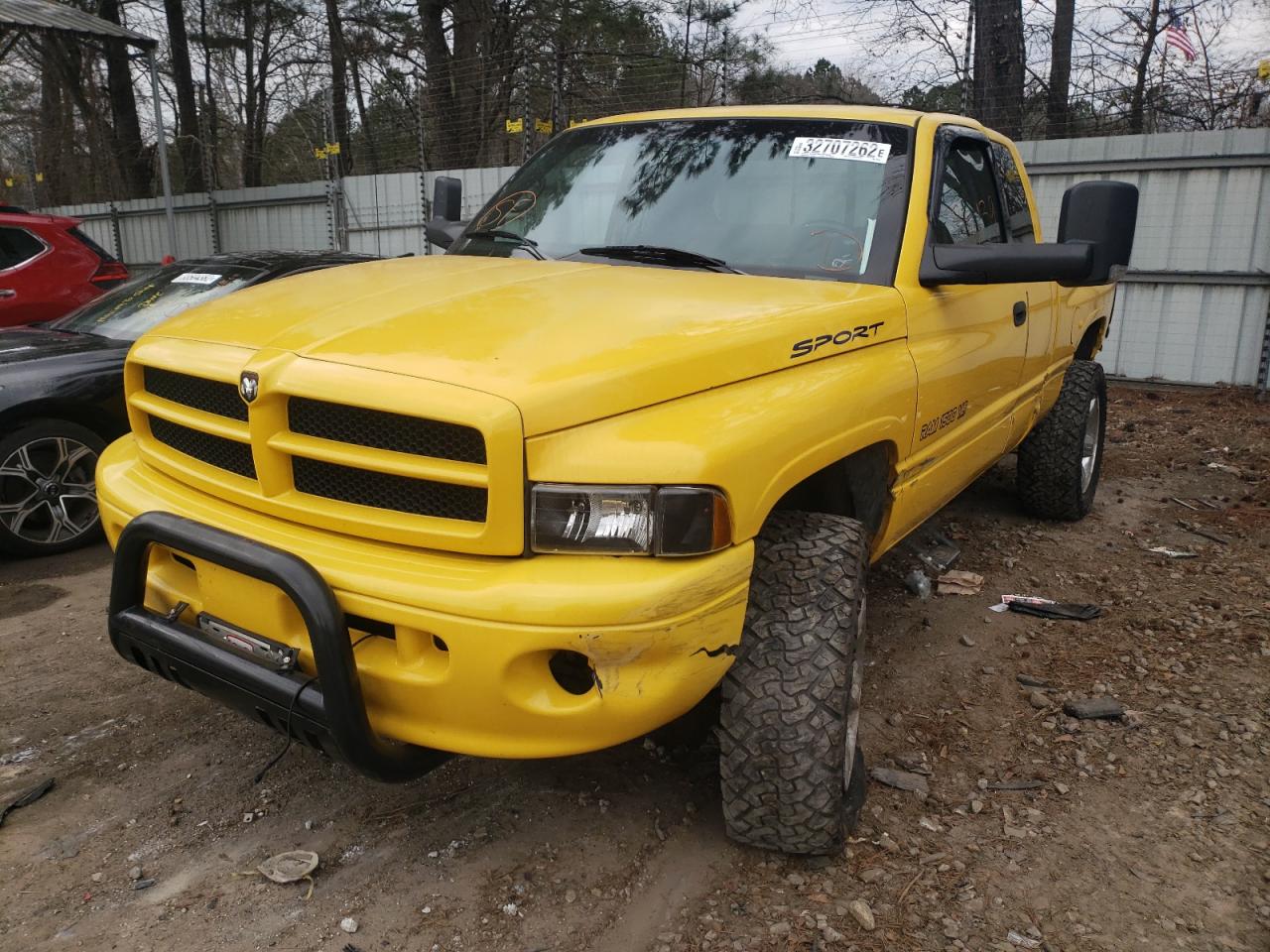 Photo 2 from auction – 2000 DODGE RAM 1500 with VIN 1B7HF13Z2YJ153051