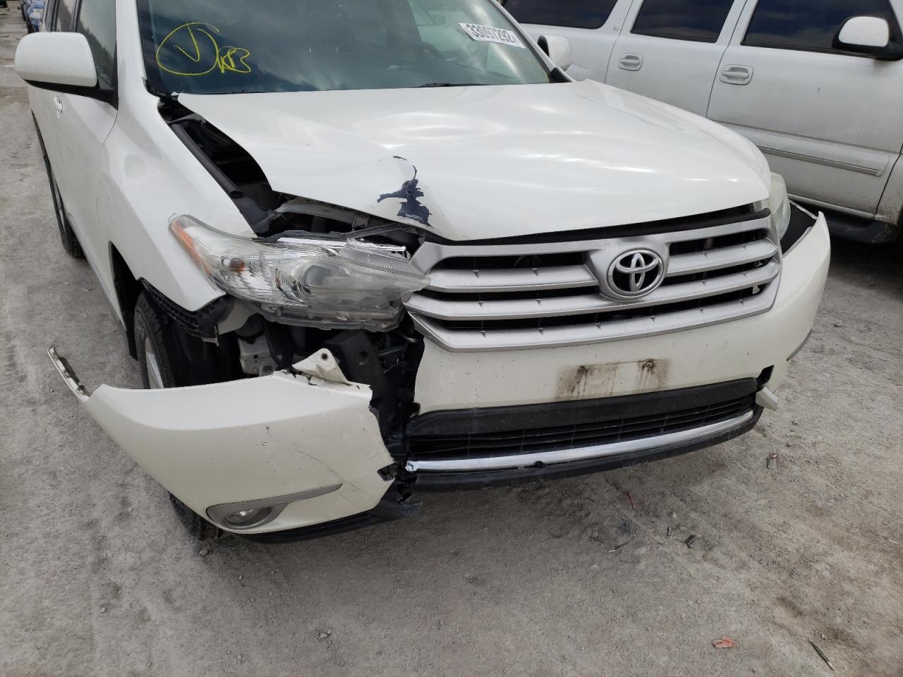 Photo 9 from auction – 2013 TOYOTA HIGHLANDER with VIN 5TDBK3EH2DS201209