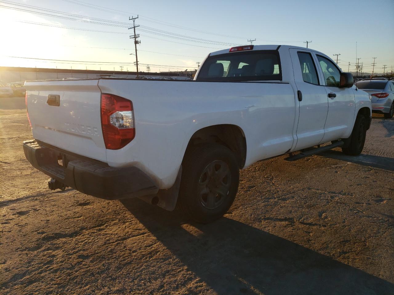 Photo 4 from auction – 2015 TOYOTA TUNDRA DOU with VIN 5TFCY5F18FX018975