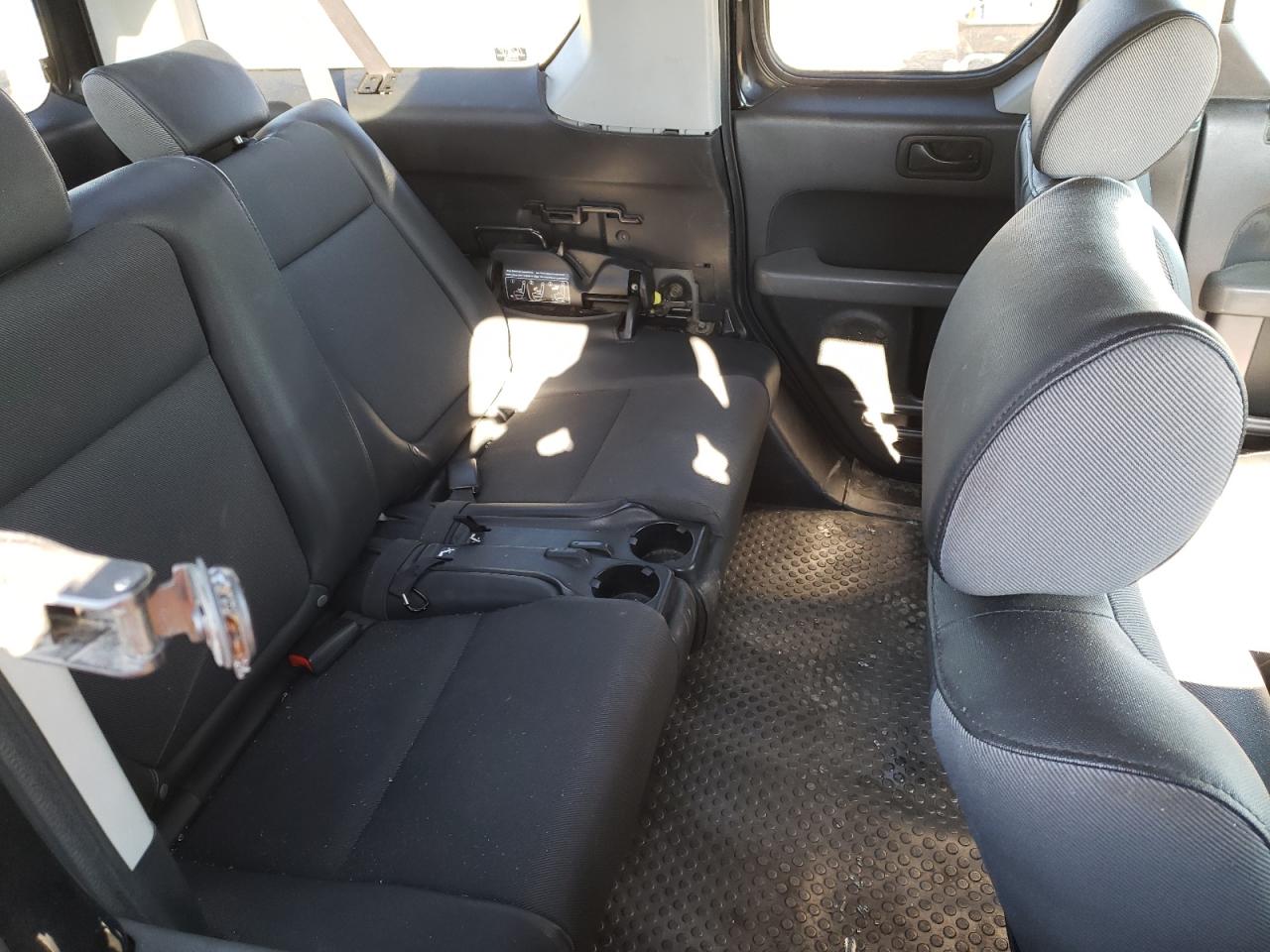 Photo 6 from auction – 2003 HONDA ELEMENT EX with VIN 5J6YH28573L026924