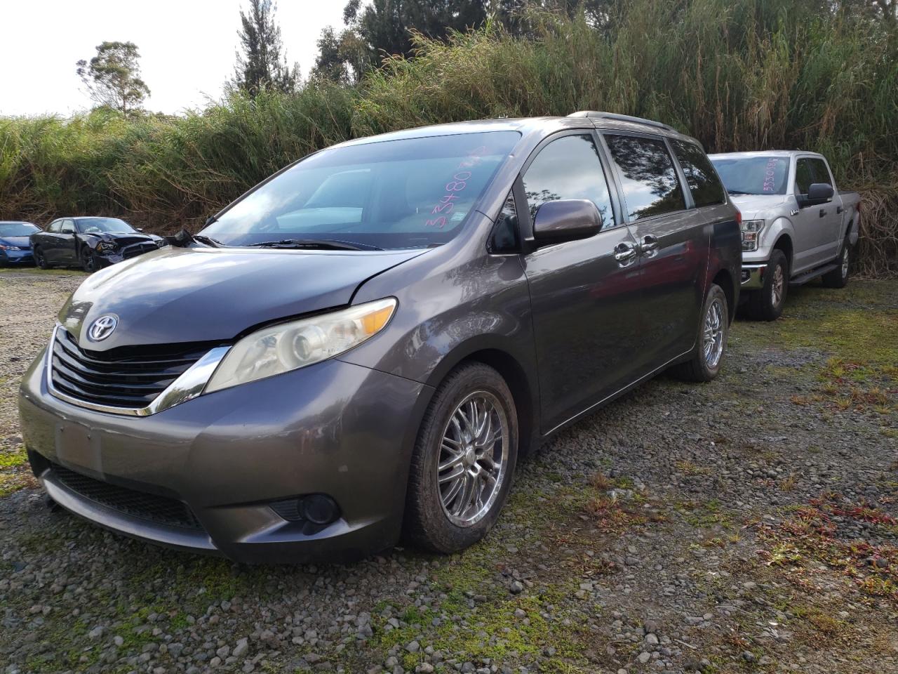 Photo 2 from auction – 2014 TOYOTA SIENNA LE with VIN 5TDKK3DC5ES445606