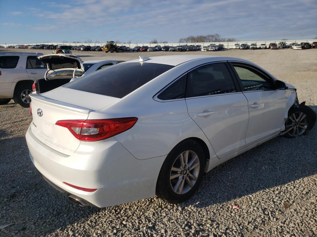 Photo 4 from auction – 2016 HYUNDAI SONATA SE with VIN 5NPE24AF0GH335766