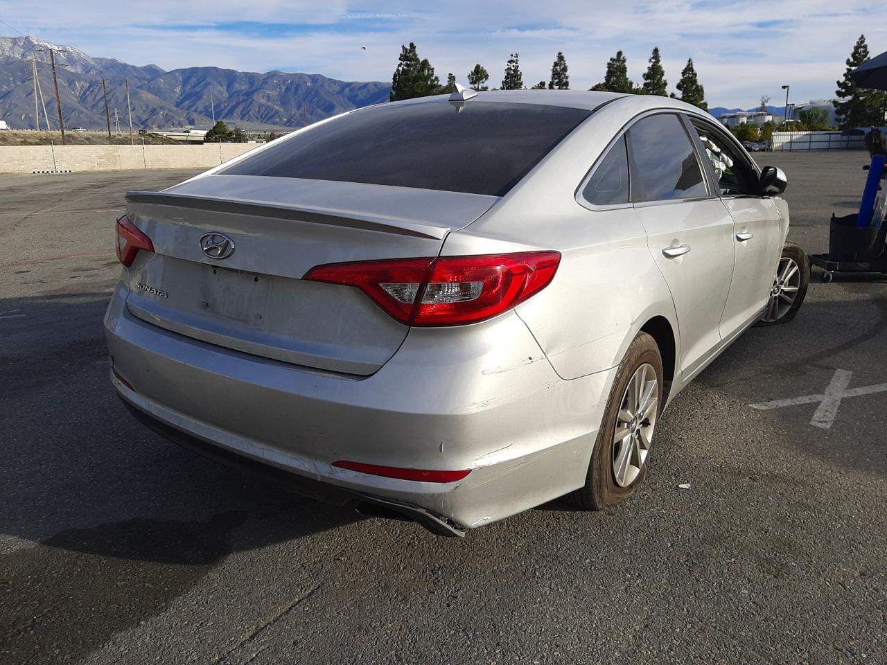 Photo 4 from auction – 2017 HYUNDAI SONATA SE with VIN 5NPE24AF3HH508469