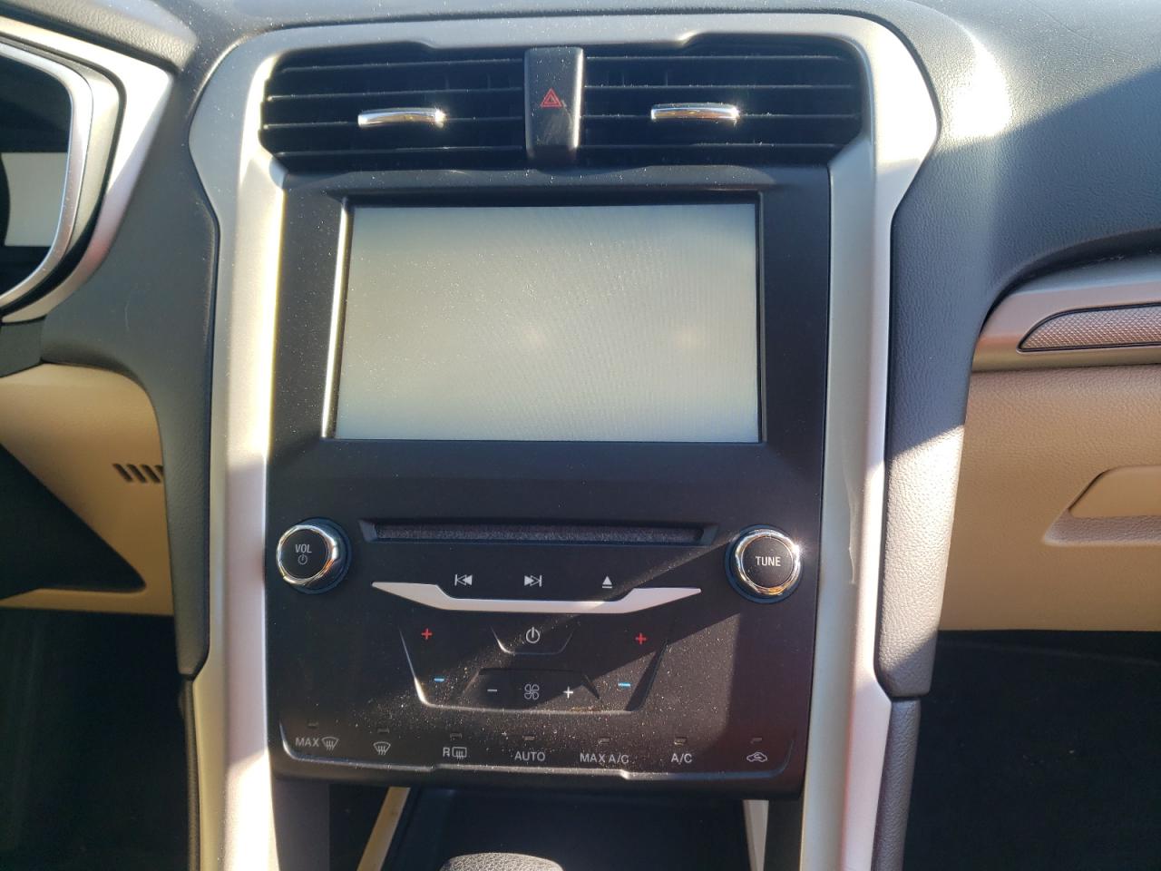 Photo 9 from auction – 2013 FORD FUSION SE with VIN 3FA6P0HR5DR350938