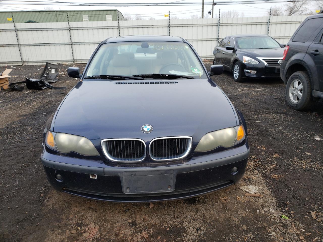 Photo 9 from auction – 2003 BMW 325 I with VIN WBAET374X3NJ24434