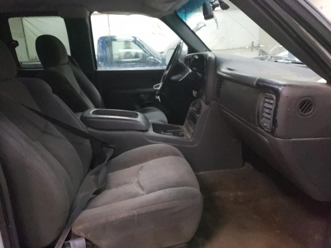 Photo 5 from auction – 2003 CHEVROLET SILVERADO with VIN 1GCHC29U83E340676