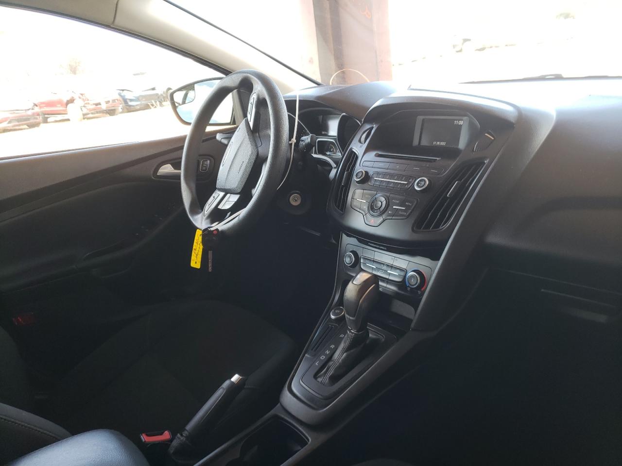 Photo 9 from auction – 2015 FORD FOCUS SE with VIN 1FADP3F28FL249795