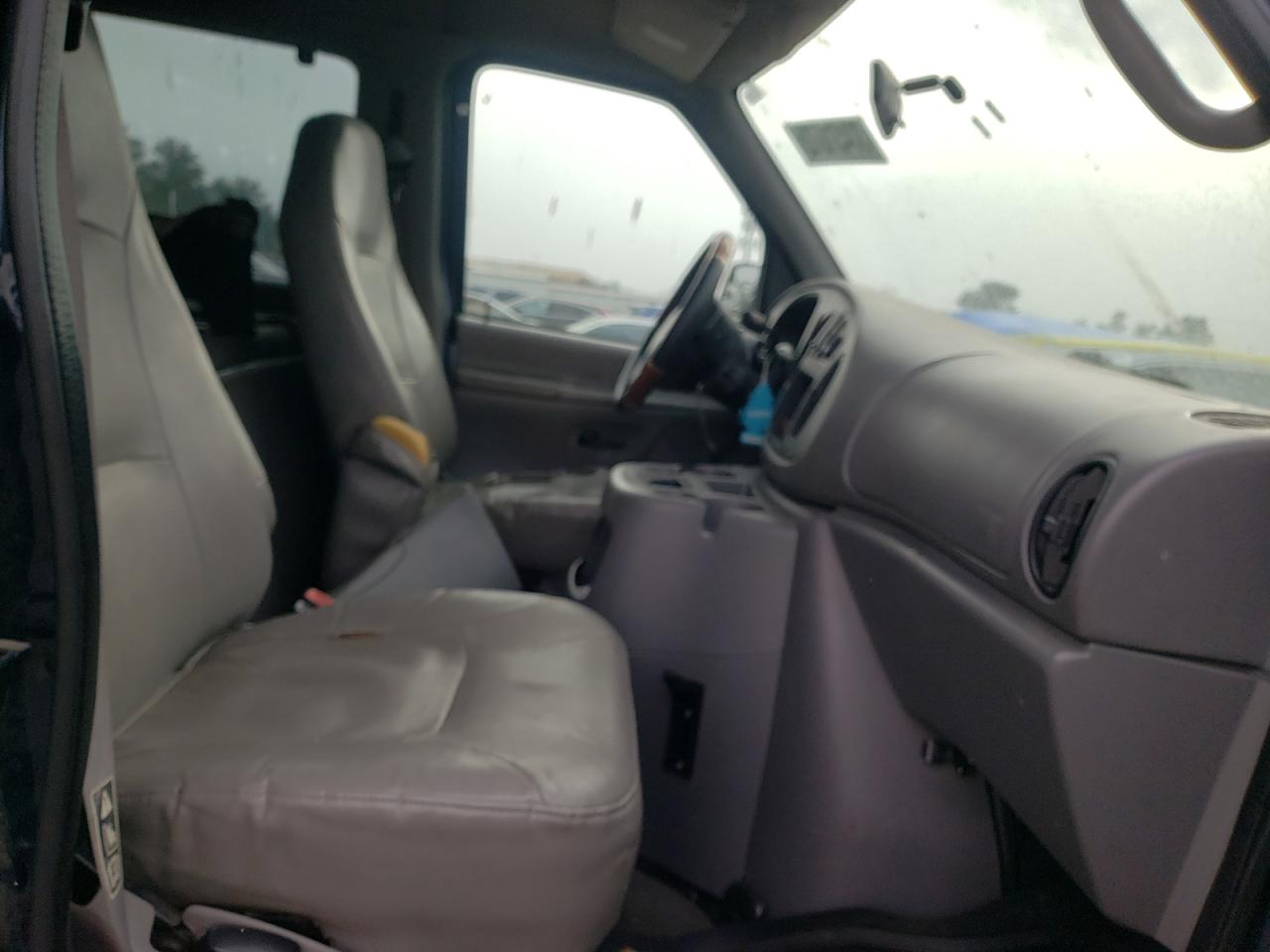 Photo 5 from auction – 2002 FORD ECONOLINE with VIN 1FBSS31L42HA13890