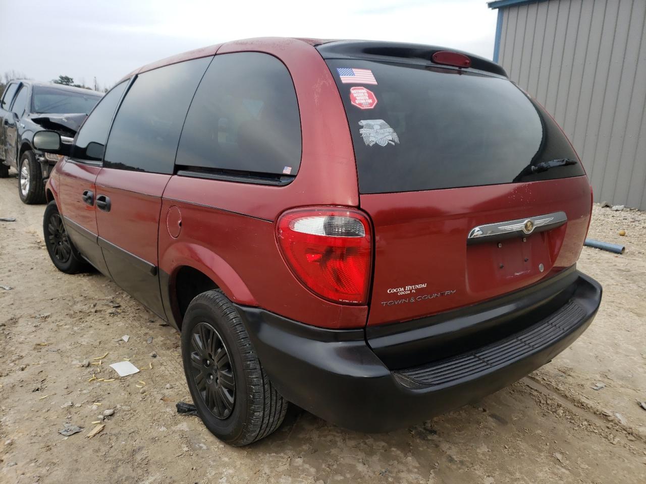 Photo 3 from auction – 2006 CHRYSLER TOWN & COU with VIN 1A4GP45RX6B739912