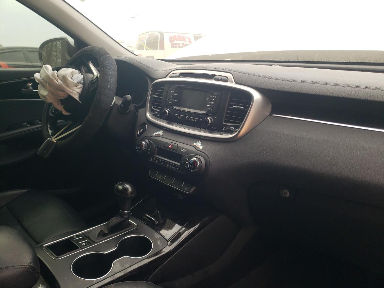 Photo 9 from auction – 2016 KIA SORENTO EX with VIN 5XYPH4A16GG023034