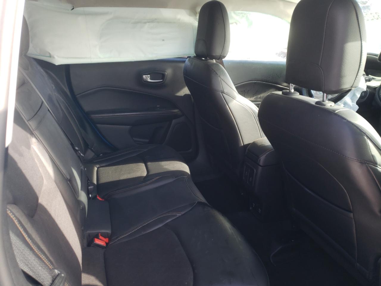 Photo 6 from auction – 2018 JEEP COMPASS LA with VIN 3C4NJDBB8JT116883