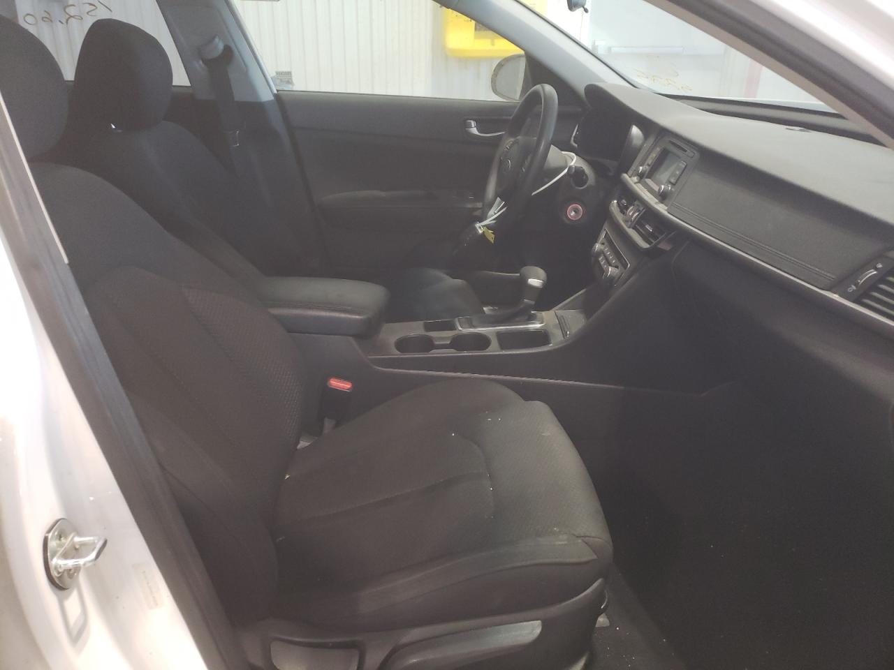 Photo 5 from auction – 2017 KIA OPTIMA LX with VIN 5XXGT4L35HG145225