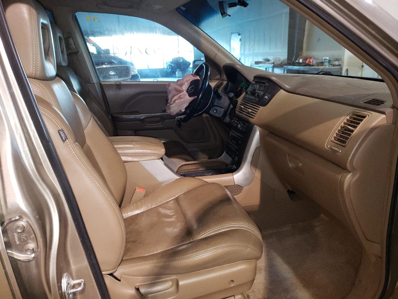 Photo 5 from auction – 2005 HONDA PILOT EXL with VIN 5FNYF186X5B021849