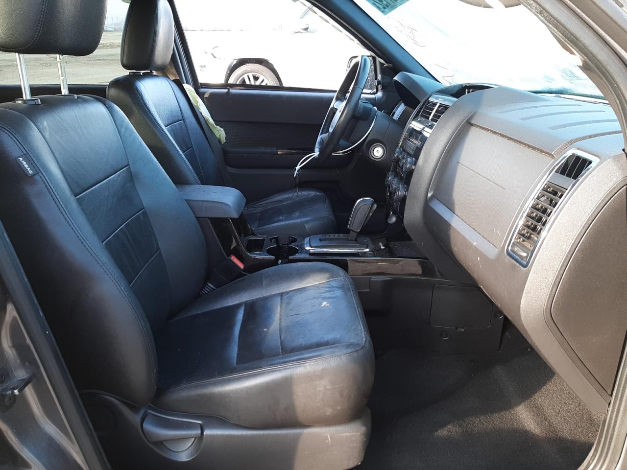 Photo 5 from auction – 2010 FORD ESCAPE LIM with VIN 1FMCU0EG3AKD20115