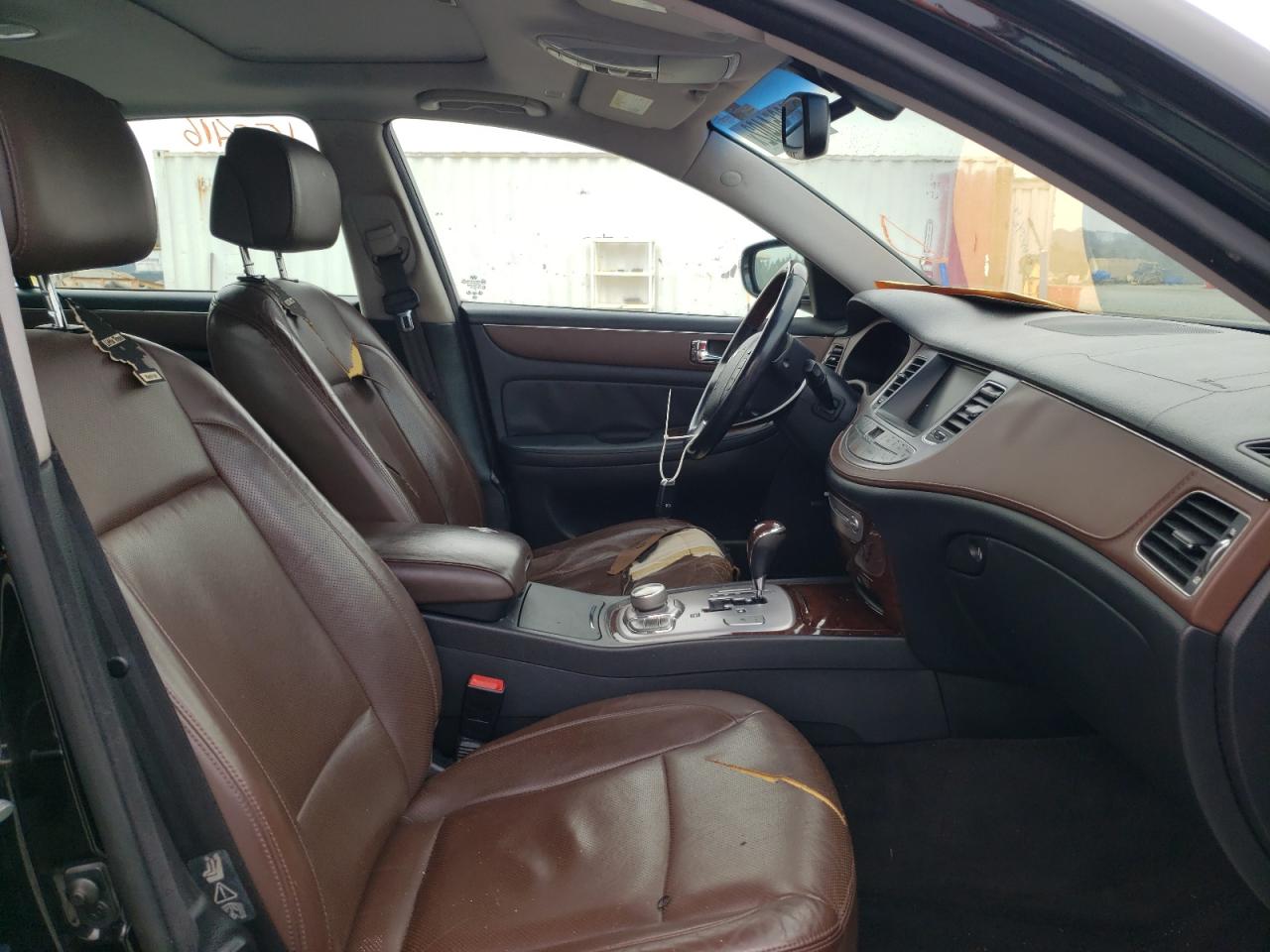 Photo 5 from auction – 2011 HYUNDAI GENESIS 4. with VIN KMHGC4DF1BU131327