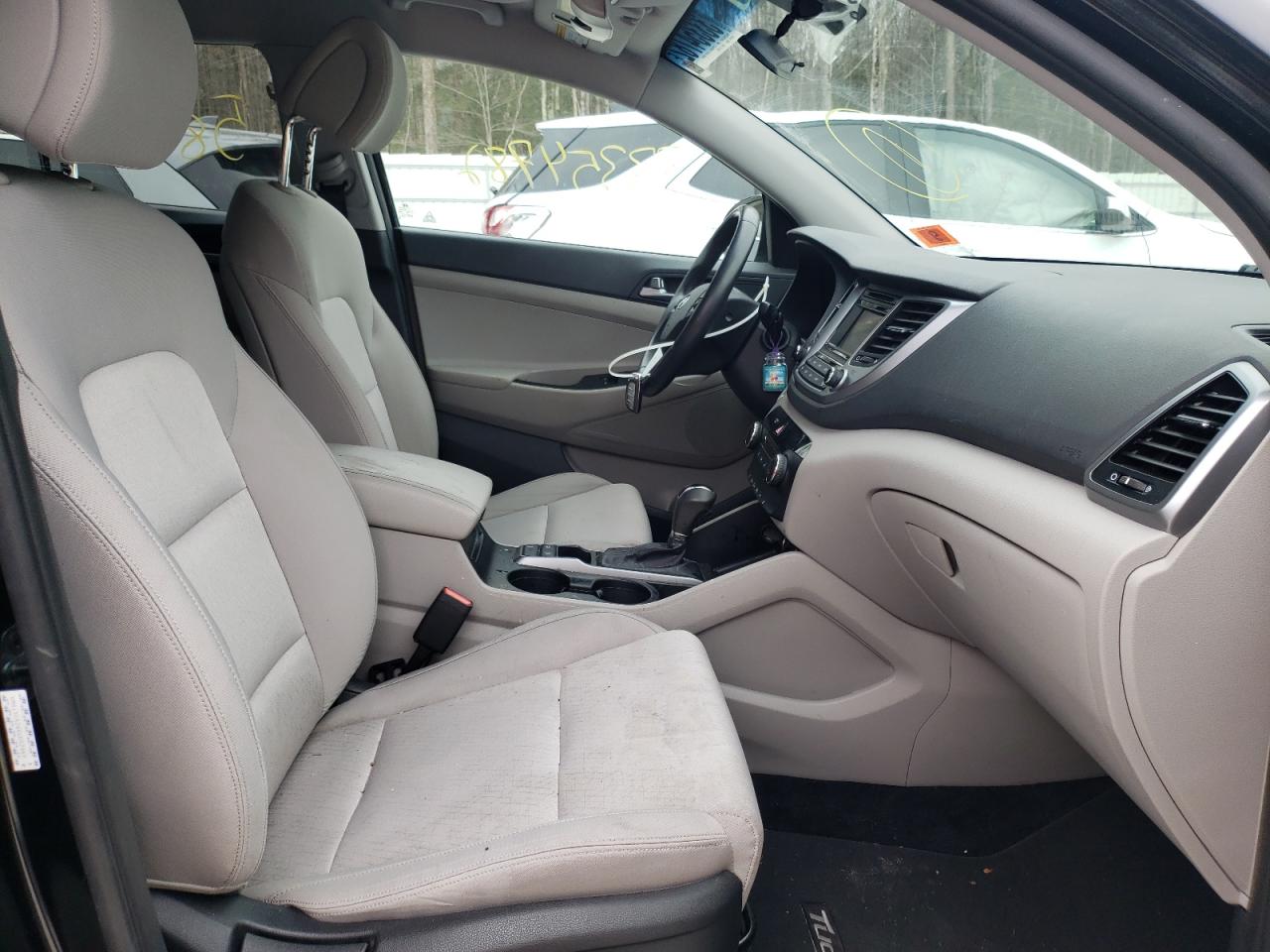 Photo 5 from auction – 2016 HYUNDAI TUCSON LIM with VIN KM8J3CA26GU052969