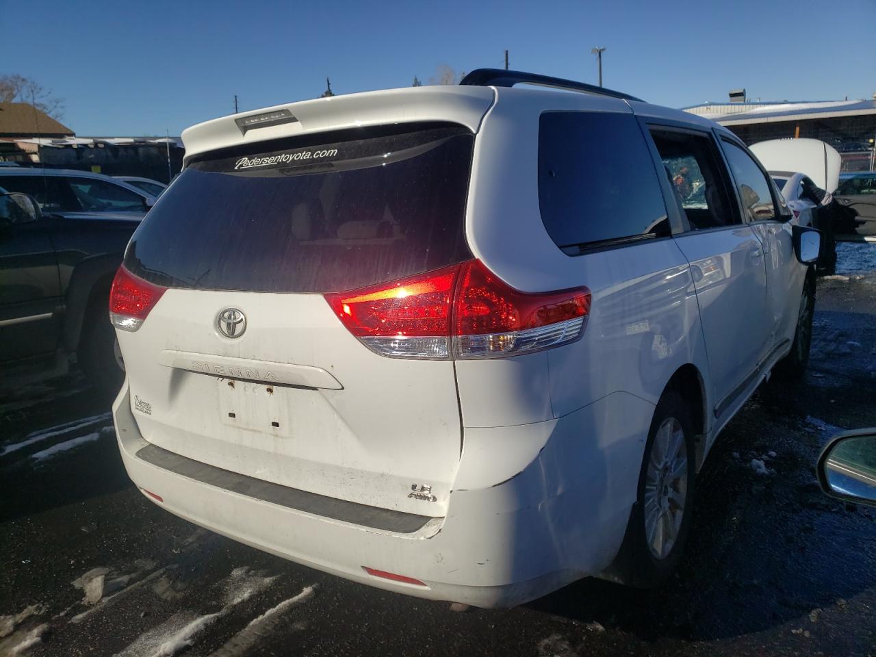 Photo 4 from auction – 2014 TOYOTA SIENNA LE with VIN 5TDJK3DC1ES077968
